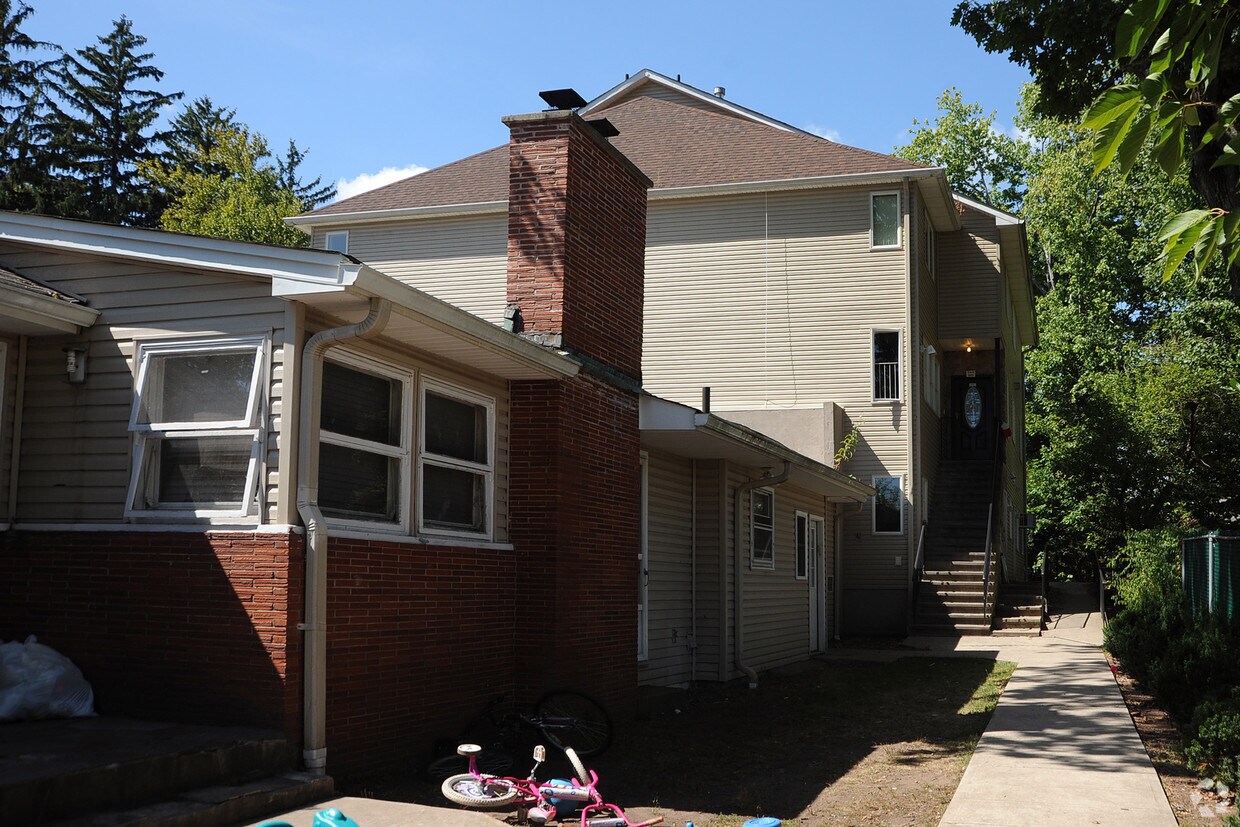 Foto del edificio - 141 Blauvelt Rd
