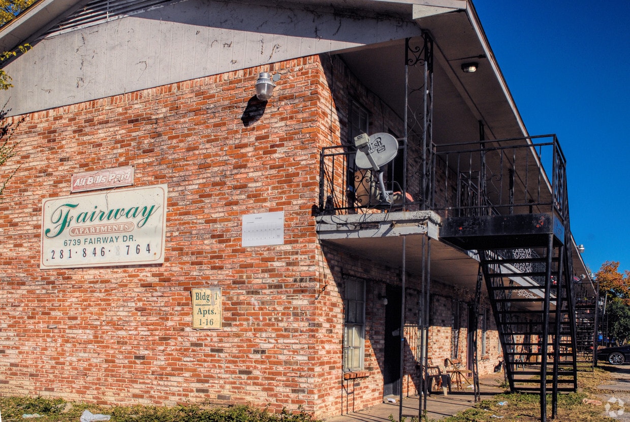 Building Photo - 6739 Fairway Dr