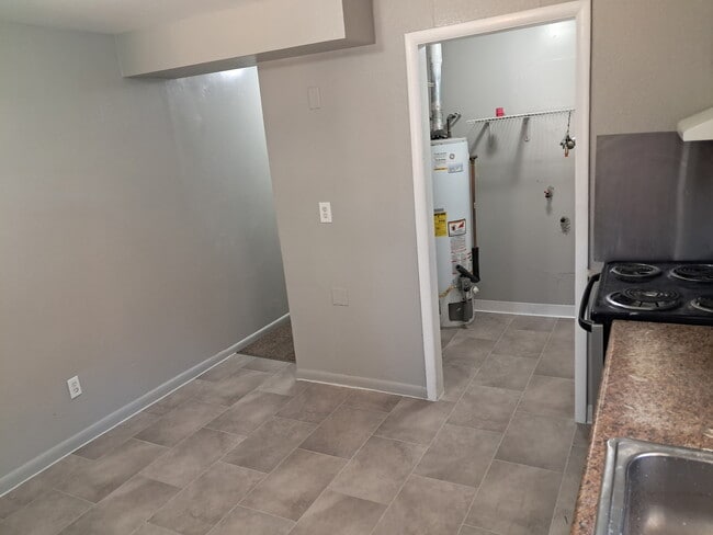 Building Photo - 1011 Emporia St