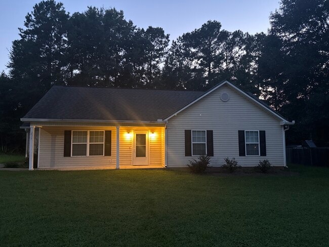 Building Photo - 223 River Forest Dr NE