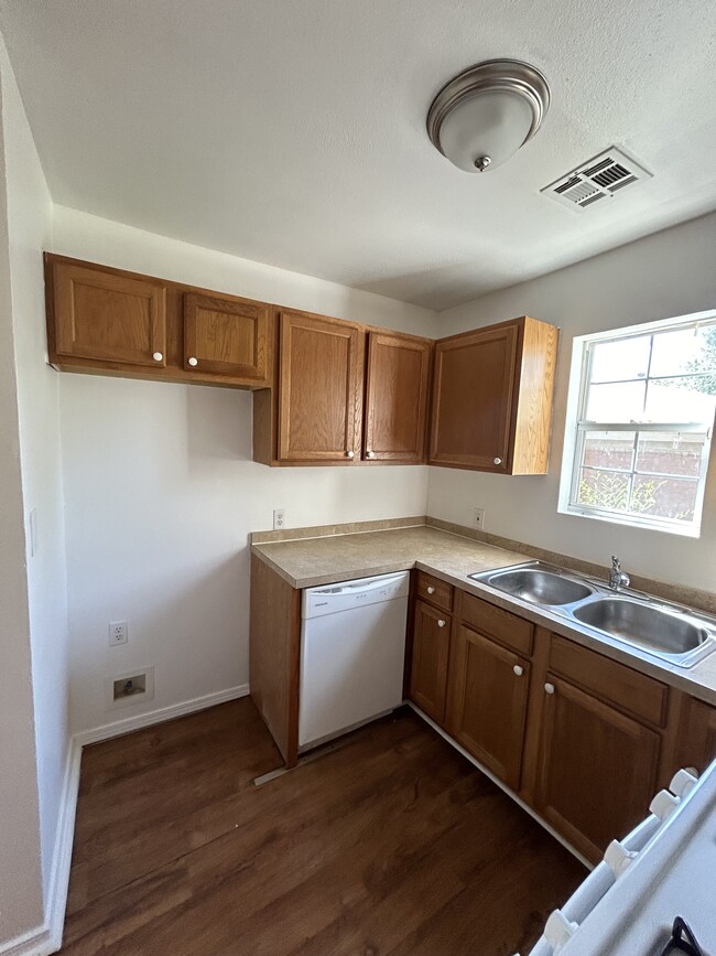 Building Photo - 1437 NE 34th St
