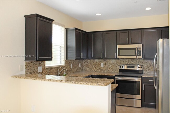 Foto del edificio - 3 br, 2.5 bath Townhome - 12442 Emerald Cr...