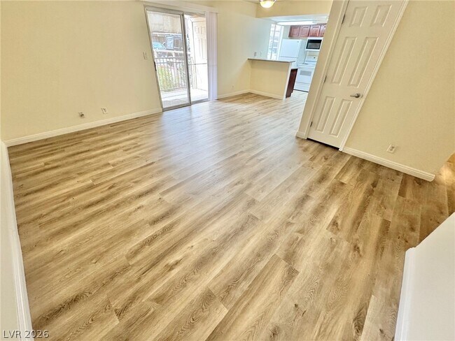 Foto del edificio - 5422 River Glen Dr