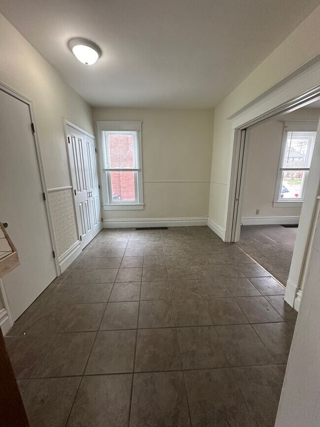 Building Photo - Four bedroom Single Family home with Back ...