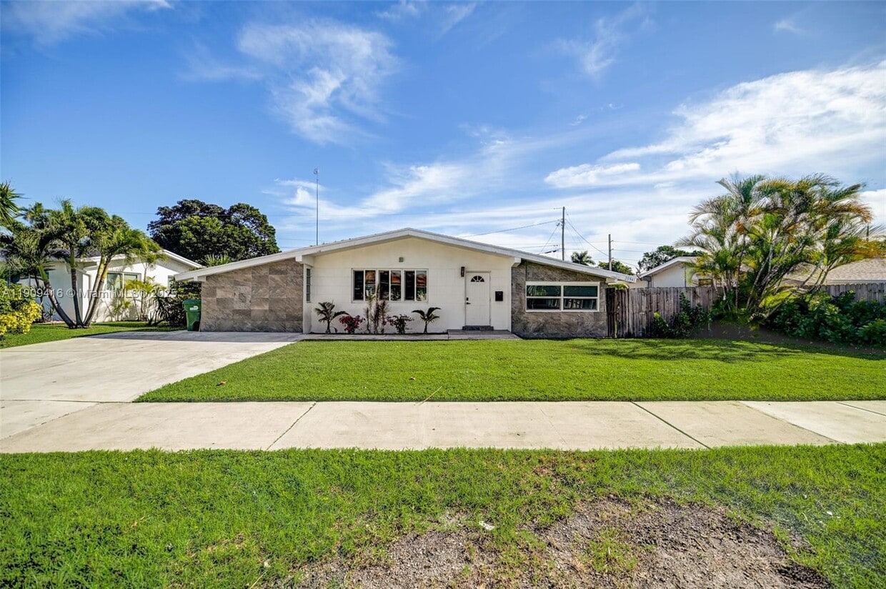 Foto principal - 20941 NE 25th Ct