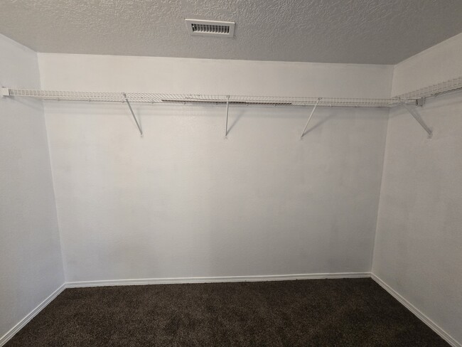 Building Photo - 3984 Rancher Loop NE