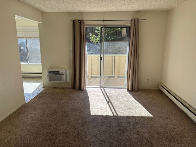 Foto del edificio - Cozy 1-Bedroom Condo in Prime Location