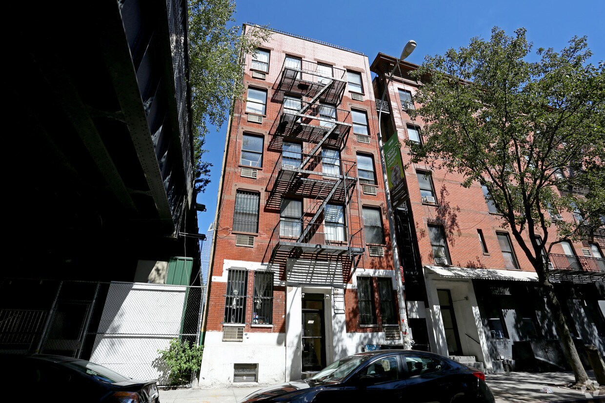 Building Photo - 505 W 22nd St