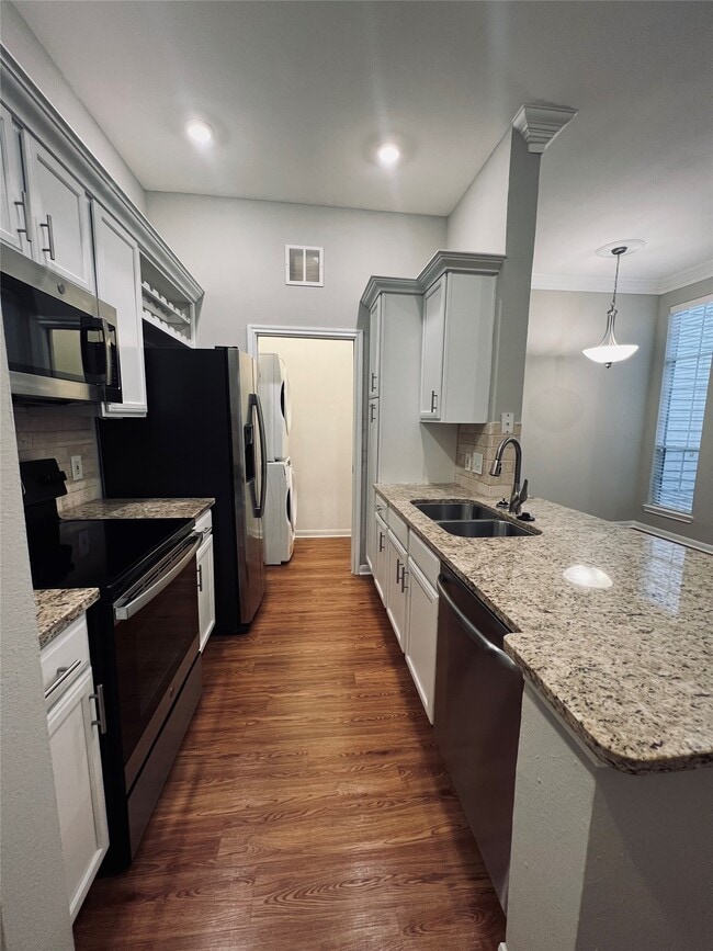 Building Photo - 5353 Memorial Dr