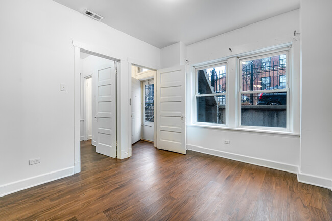 Building Photo - 2127 W 21st Pl