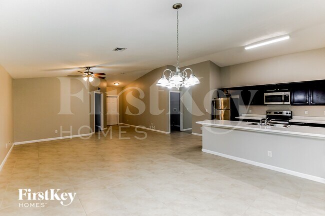 Foto del edificio - 931 SE Thornhill Dr
