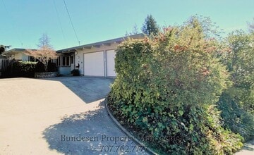 Building Photo - 1303 Hexem Ave