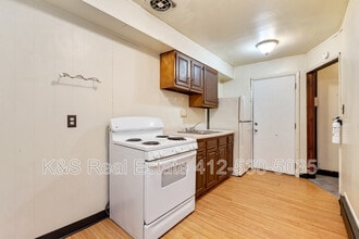 Building Photo - 445-445 Library St