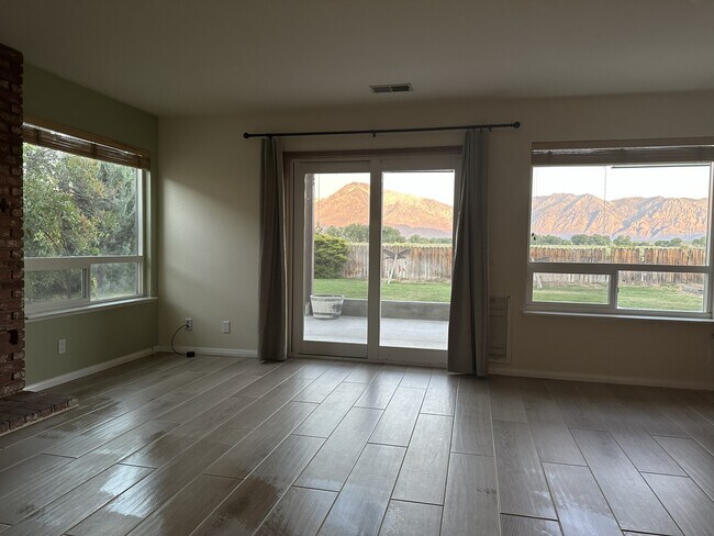 Foto del edificio - 1631 Shoshone Dr