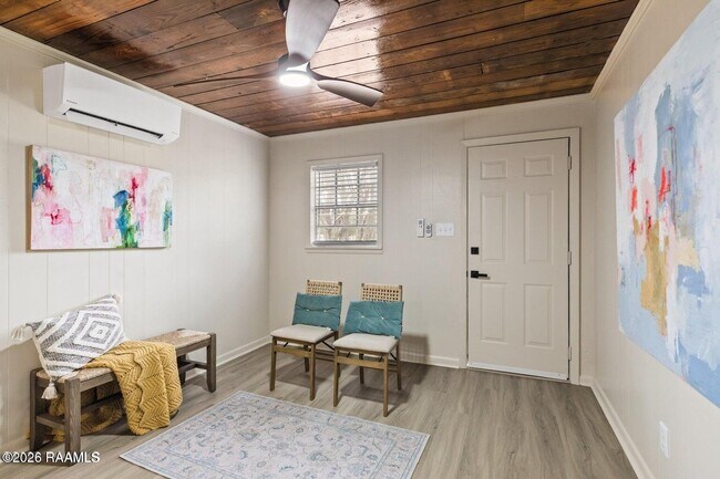 Foto del edificio - 328 Theodora Blvd