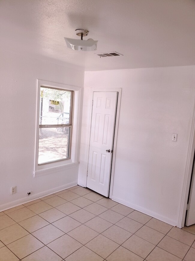 Building Photo - 1709 Duncan Ave