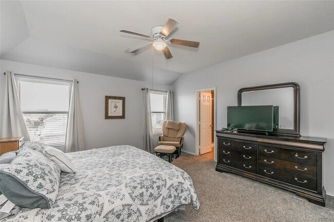Building Photo - 3006 Pinecrest Dr