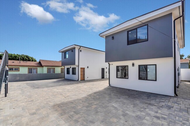 Foto del edificio - 2116 E 2nd St