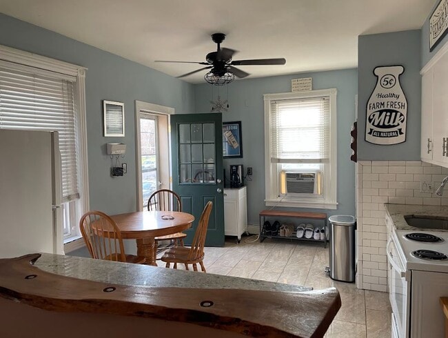 Kitchen - 320 Gay St
