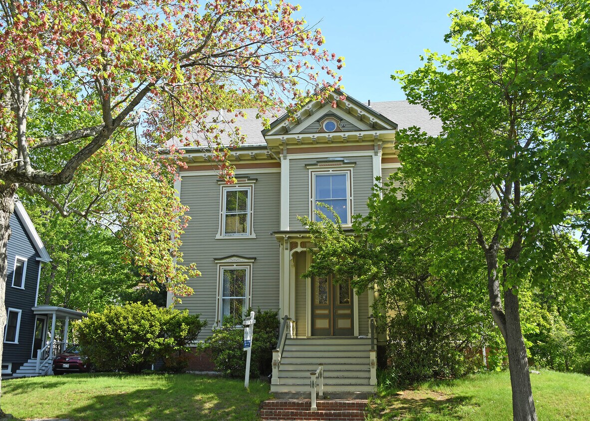 Frente exterior - 147 Pleasant Ave