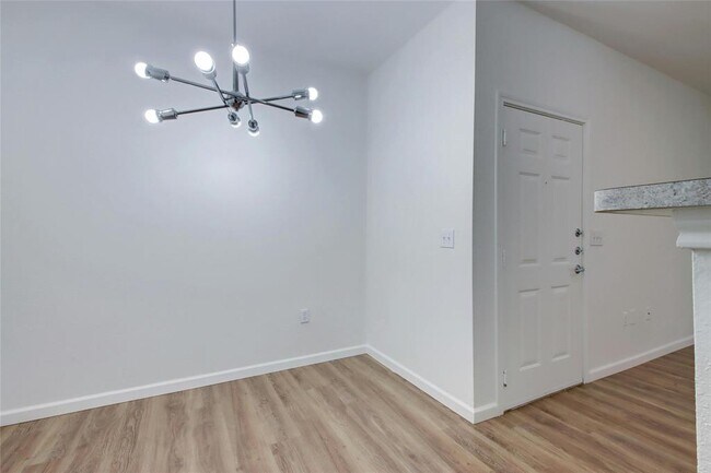Foto del edificio - 2320 Gracy Farms Ln