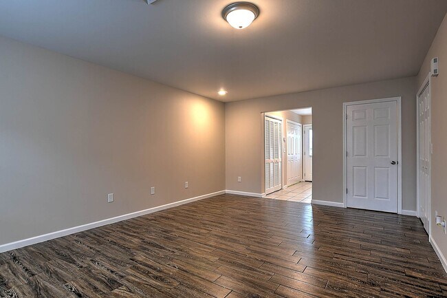 Building Photo - 2420 Volunteer Parkway #32