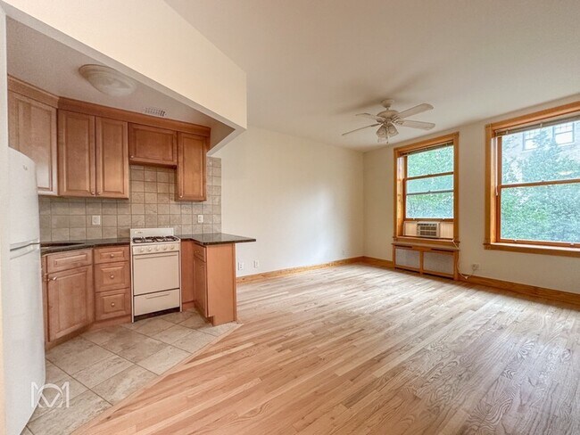 Building Photo - 324 W 77th St