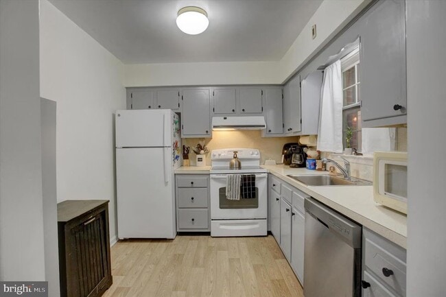 Building Photo - 708 Cumberland Ave