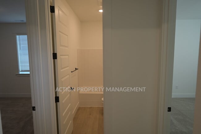 Building Photo - 624 Sunbeam Pl