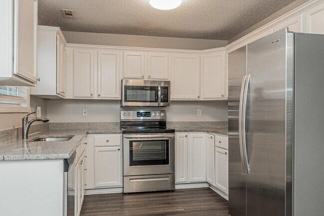 Foto del edificio - 401 Three Meadows Rd