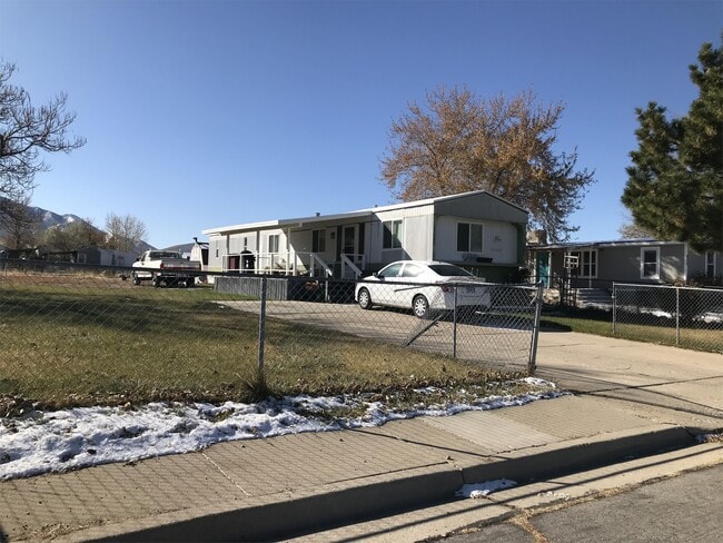 Building Photo - 795 Broadmoor Dr