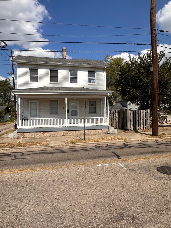 Building Photo - 909 2nd Ave