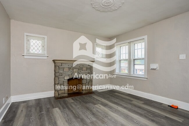 Building Photo - 1706 Veronica Ave