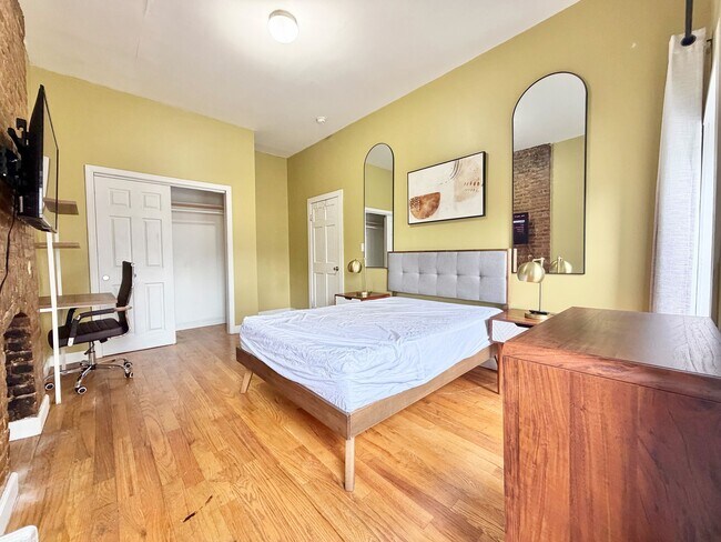 Foto del edificio - Furnished room/NOT APARTMENT