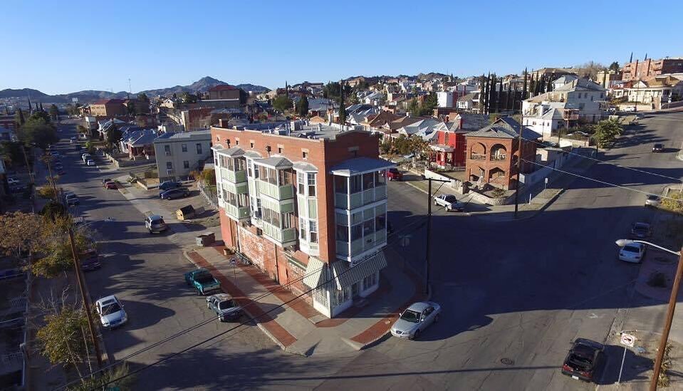 Foto del edificio - Sunset Grocery