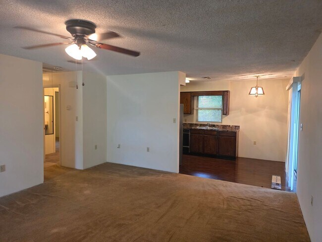 Foto del edificio - 660 SW Cardinal Dr