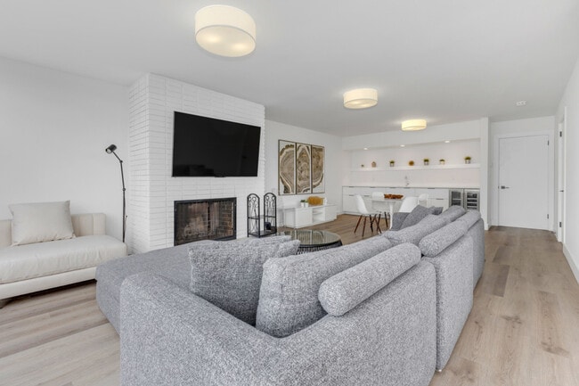 Building Photo - 2595 Point Grey Rd