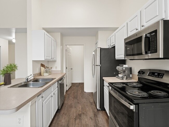 Building Photo - Central Park Estates