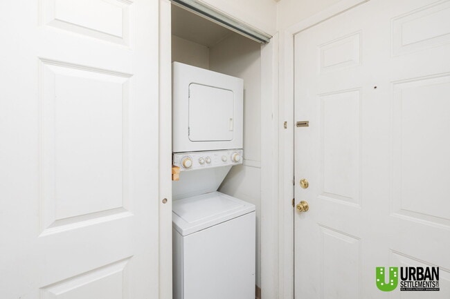 Building Photo - 3129 E 29th Ave