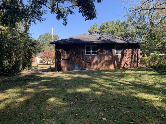 Photo - 381 Sargent Dr SE House