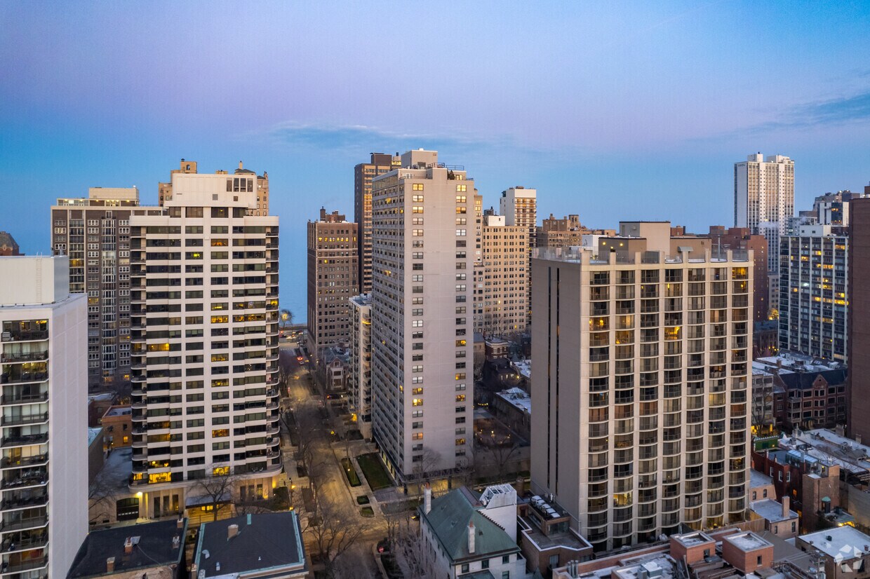 Building Photo - State Parkway Condominium