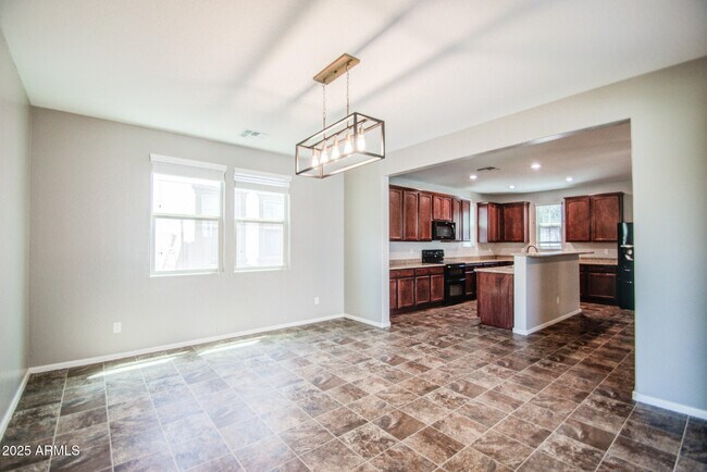 Building Photo - 4068 E Devon Dr