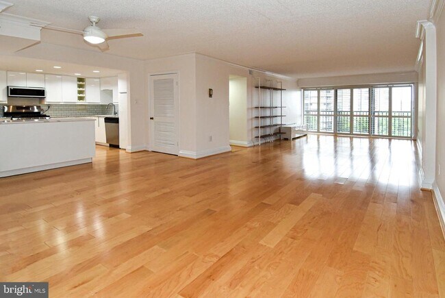 Building Photo - 1300 Army Navy Dr