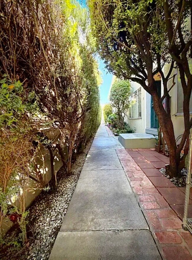 Foto del edificio - 5826 Gregory Ave