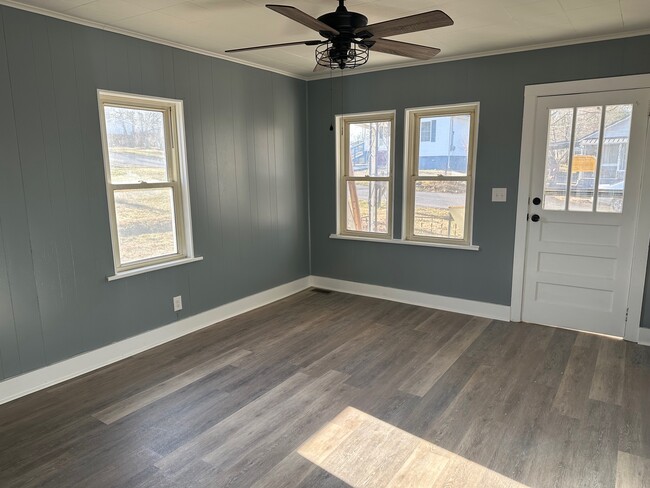 Living Room - 1228 Meadowview Ave