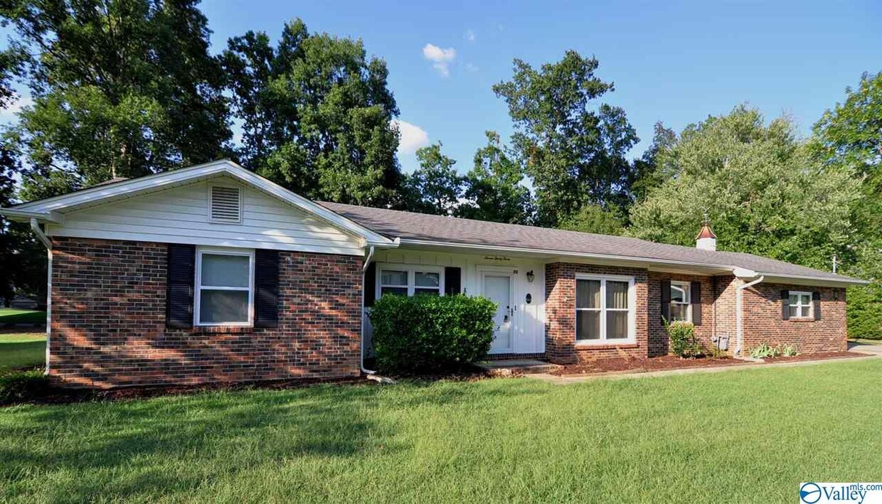 Primary Photo - 733 Lily Flagg Rd SE