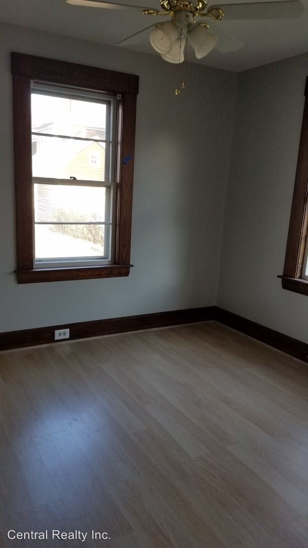 Building Photo - 3 br, 1 bath House - 28 King Street