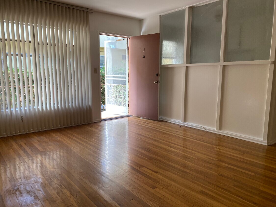 1058 S Wooster St Unit 1, Los Angeles, CA 90035 Apartments in Los