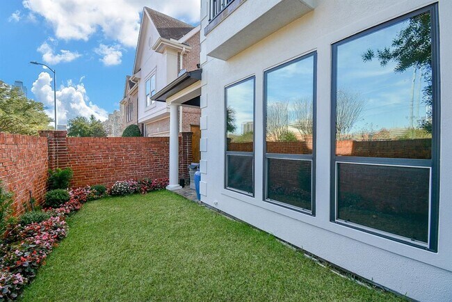 Foto del edificio - 5453 Hidalgo St
