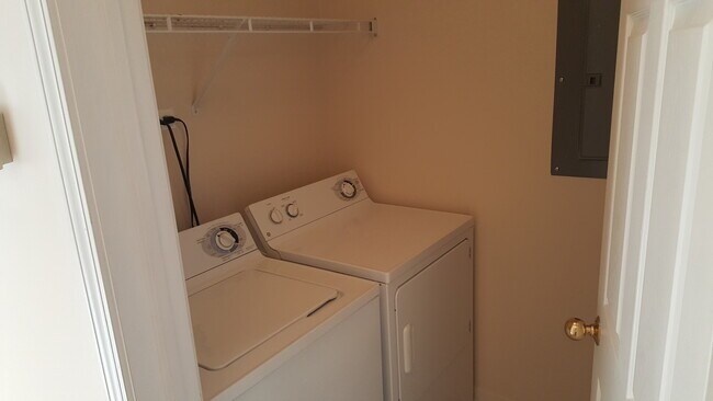 Foto del edificio - 1197 N Red Oak Cir
